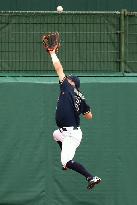 Baseball: Orix's Goto leaps to make the catch