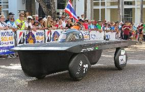 Solar-powered cars begin 3,000-km race through Australia