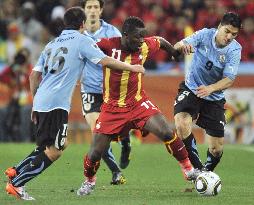 Uruguay beat Ghana on penalties