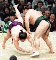 Yokozuna pair fall on 4th day of sumo tournament