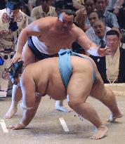 Musashimaru dumped to 2nd loss at Nagoya sumo