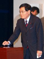 (5)Koizumi reelected as LDP president