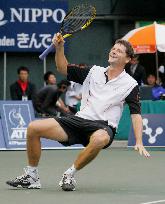 (1)Novak defeats Dent to win Japan Open title