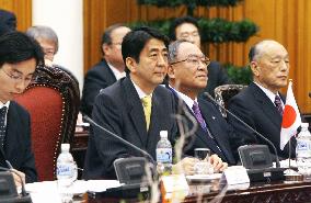 Japan promises 85 bil. yen investment in Vietnam, aid programs