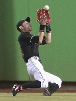 Marlins' Ichiro makes sliding catch against Phillies