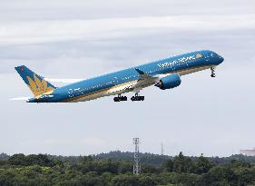 Vietnam Airlines flies new A350 aircraft to Japan