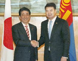 Japanese PM Abe meets Mongolian PM Saikhanbileg in Ulan Bator