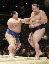 Kotoshogiku marks 9th straight win in New Year sumo tourney