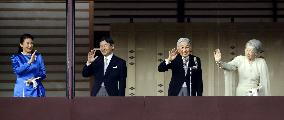 Emperor Akihito offers New Year's greetings to well-wishers