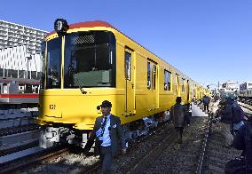 Retro subway car unveiled