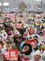 S. Koreans divided over impeached president in 2 rallies