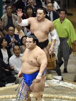 Sumo: No do-over for Harumafuji as yokozuna goes down to Kotoshogiku