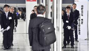 Toshiba shareholders' meeting on chip unit sale
