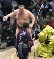 Sumo: Hakuho bounces back from defeat