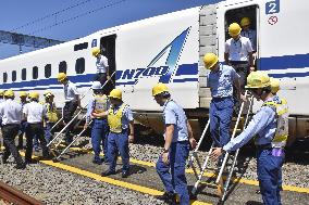 Quake drill on Japan bullet train