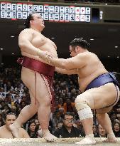 Sumo: Kisenosato suffers 3rd straight loss