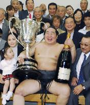 Asashoryu of Mongolia wins Autumn sumo tournament