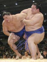 Kaio beats Tamanoshima at spring sumo