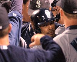 Ichiro homers, drives in 2 runs in Seattle win