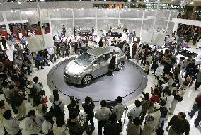 Tokyo Motor Show opens to public as automakers focus on environm