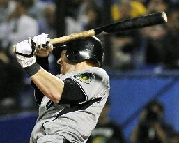 Murton breaks single-season hits record in Japan