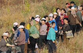 Women wave at plane at Pyongyang airport