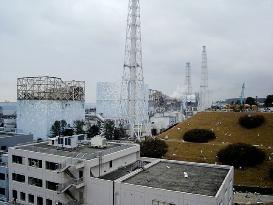 STORY13: 71 workers stay at Fukushima plant, eat canned meat as "last meal"