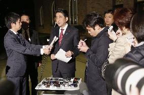 PM Abe receives reports from Ihara about talks with N. Korea