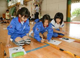 Kids write message on canes for climbers attending plane crash ceremony