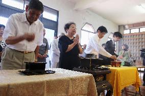 Wife of late founder of temple in Hengchun at memorial service