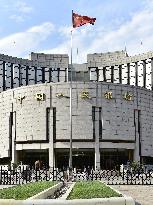 China cuts interest rates amid tumbling stock prices