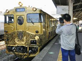 Special train offers scenic view, sweets in southwestern Japan