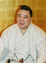 Harumafuji meets press day after winning Kyushu tourney