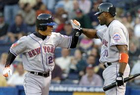 (2)K. Matsui homers in season opener