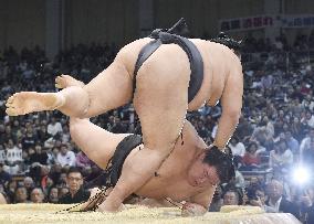 Sumo: Goeido slumps to 3rd defeat, Kakuryu maintains lead at Kyushu