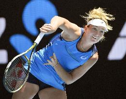 Tennis: Vandeweghe advances to Australian Open semis