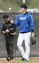 Baseball: Injury-hit star Otani in Arizona