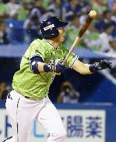 Baseball: Swallows rally from 10-run deficit to beat Dragons