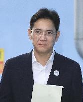 Samsung heir appeals 5-year prison term over bribery