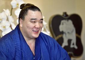 Sumo: Harumafuji savors sweet taste of victory sake after big win