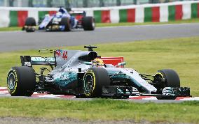Hamilton stamps authority on Japanese GP q'fying with record lap