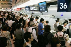 Typhoon rips through Tokyo metropolitan area