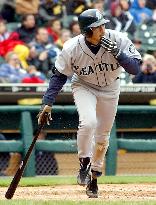 Mariners' Ichiro goes 2-for-5 with an RBI against Tigers