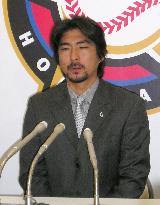 Ogasawara signs 380 mil. yen deal with Nippon Ham