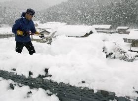 Heavy snow hits Sea of Japan coast, Hokkaido