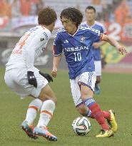 Marinos midfielder Nakamura in action against Ardija