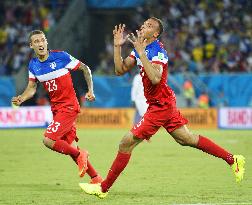 U.S. beat Ghana 2-1