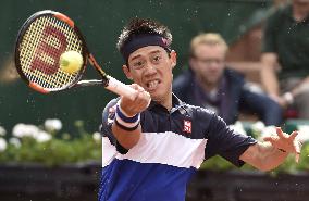 Nishikori powers into French Open quarterfinals for 1st time