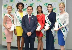 5 world beauty queens pay courtesy call on Mie Gov. Suzuki