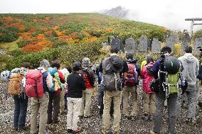 Bereaved families mourn victims on 1st anniv. of Mt. Ontake eruption